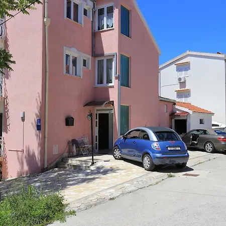 Family Friendly With A Swimming Pool Okrug Gornji, Ciovo - 16893 Apartment *