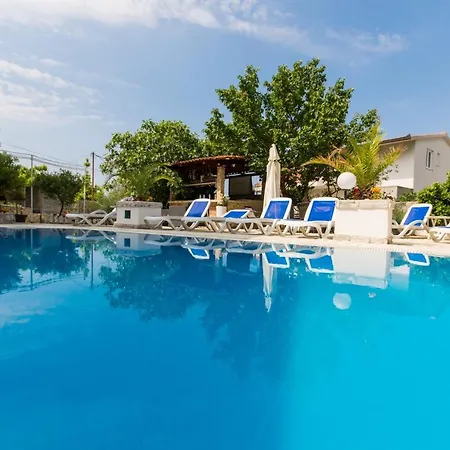 Apartment Family Friendly With A Swimming Pool Okrug Gornji, Ciovo - 16893 *