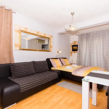 Family Friendly With A Swimming Pool Okrug Gornji, Ciovo - 16893 Apartment