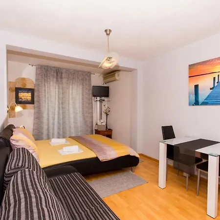 Family Friendly With A Swimming Pool Okrug Gornji, Ciovo - 16893 Apartment *