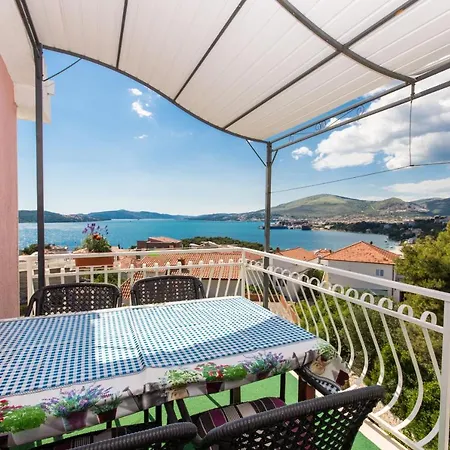 Family Friendly With A Swimming Pool Okrug Gornji, Ciovo - 16893 Apartment Trogir