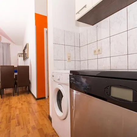 Apartment Family Friendly With A Swimming Pool Okrug Gornji, Ciovo - 16893 Trogir