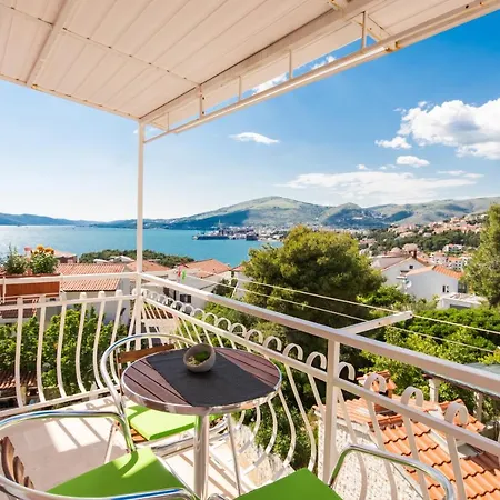 Family Friendly With A Swimming Pool Okrug Gornji, Ciovo - 16893 Apartment Trogir
