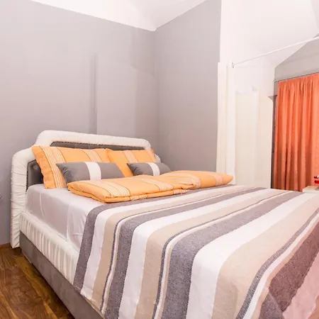 Family Friendly With A Swimming Pool Okrug Gornji, Ciovo - 16893 Apartment *