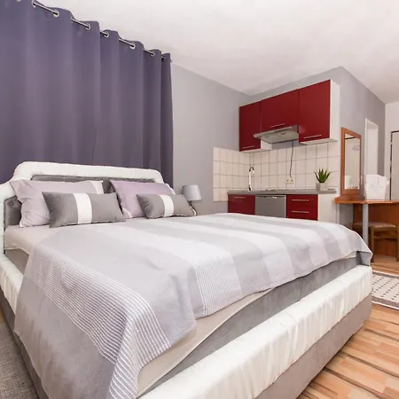 Apartment Family Friendly With A Swimming Pool Okrug Gornji, Ciovo - 16893 Trogir