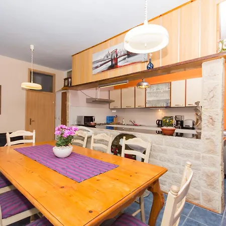 Family Friendly With A Swimming Pool Okrug Gornji, Ciovo - 16893 * Trogir