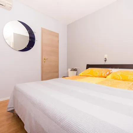 Family Friendly With A Swimming Pool Okrug Gornji, Ciovo - 16893 Apartment Trogir