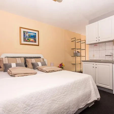 Apartment Family Friendly With A Swimming Pool Okrug Gornji, Ciovo - 16893 Trogir