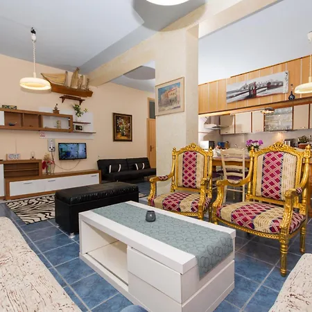 Family Friendly With A Swimming Pool Okrug Gornji, Ciovo - 16893 * Trogir
