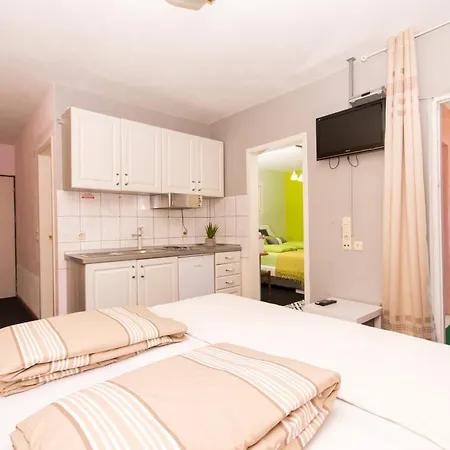 Apartment Family Friendly With A Swimming Pool Okrug Gornji, Ciovo - 16893 Trogir