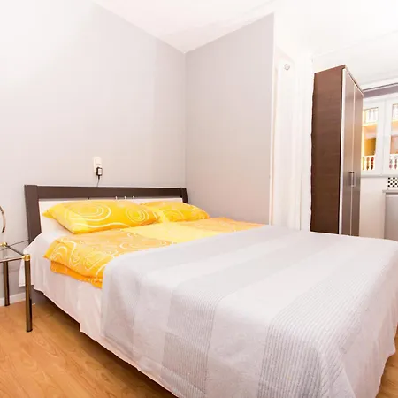 Family Friendly With A Swimming Pool Okrug Gornji, Ciovo - 16893 Apartment Trogir
